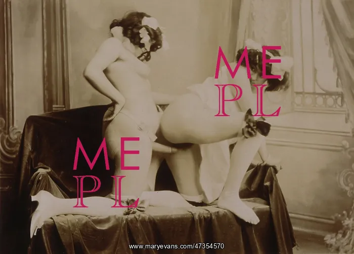  : PORNO / USING DILDO C1900