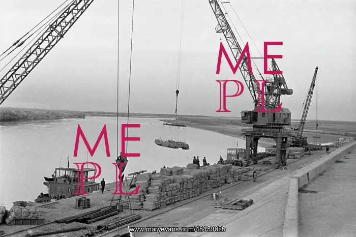 : Port Sherkhan on Pyanj River under construction : Port Sherkhan on Pyanj River under construction