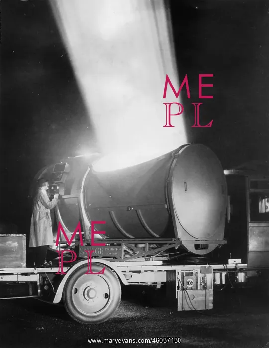 : Portable antiaircraft floodlight : Portable antiaircraft floodlight
