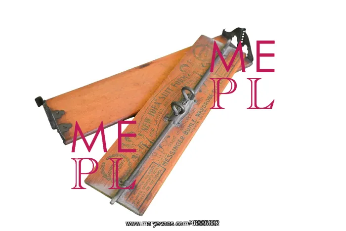  : Portable Clothes Hanger