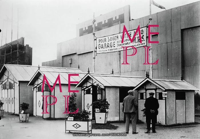  : Portable garages (steel) at the construction