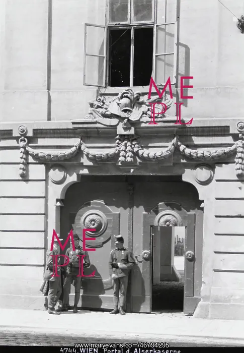 : Portal of the Alser barracks : Portal of the Alser barracks
