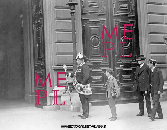 : Porter in front of the palace of Archduke Eugene : Porter in front of the palace of Archduke Eugene