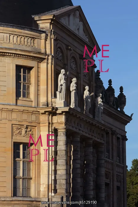 : Portico, Chateau de Vaux-le-Vicomte, Maincy, Seine-et-Marne : Portico, Chateau de Vaux-le-Vicomte, Maincy, Seine-et-Marne