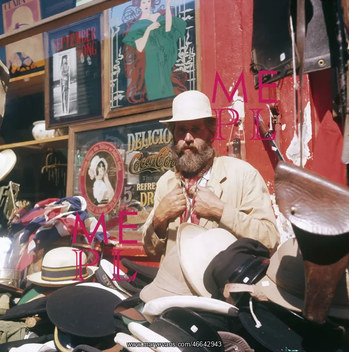 : PORTOBELLO ROAD 1960S : PORTOBELLO ROAD 1960S