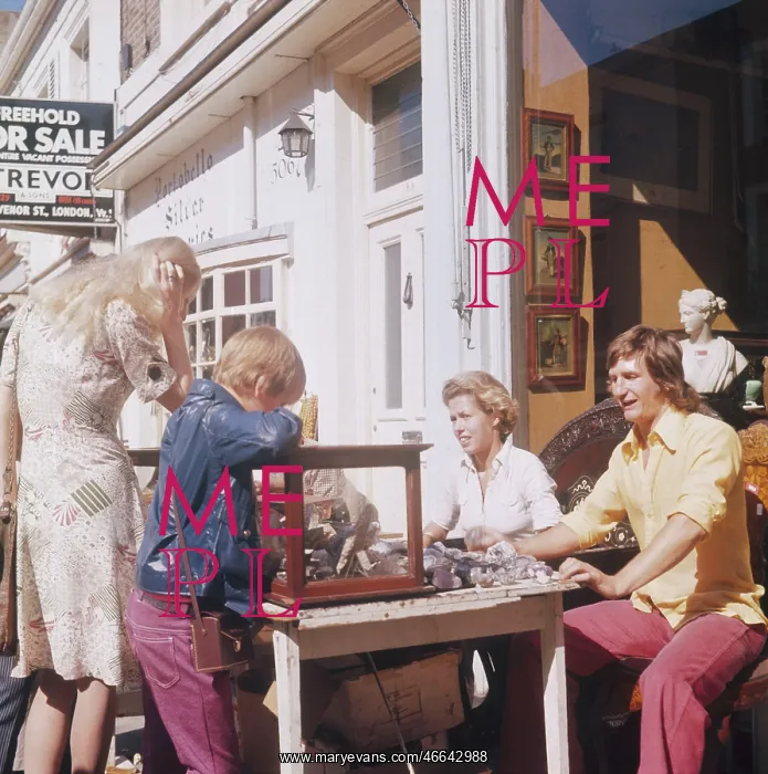 : PORTOBELLO ROAD 1960S : PORTOBELLO ROAD 1960S