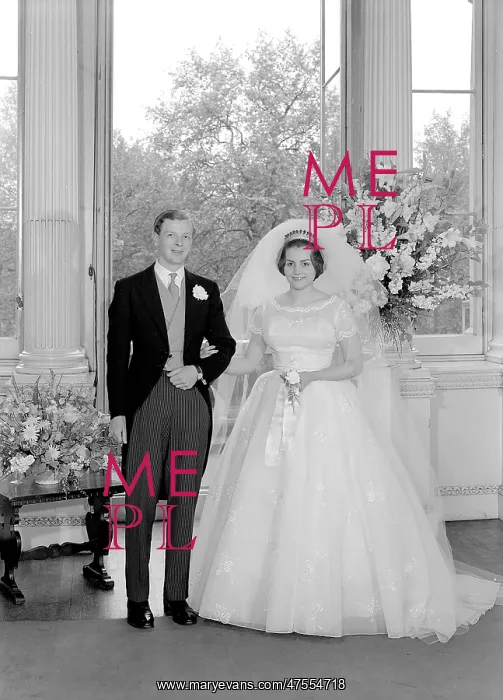  : Portrait of the bride and groom at the Riall Wedding