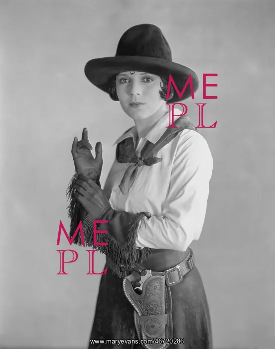 : Portrait of cowgirl : Portrait of cowgirl