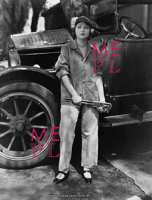 : Portrait of female mechanic : Portrait of female mechanic