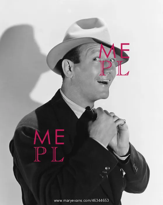 : Portrait of man adjusting tie : Portrait of man adjusting tie