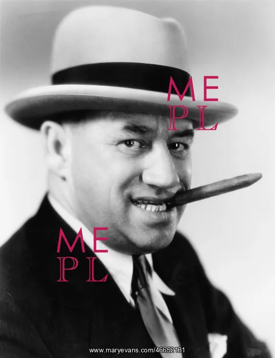: Portrait of a man with a hat and a cigar in his mouth : Portrait of a man with a hat and a cigar in his mouth