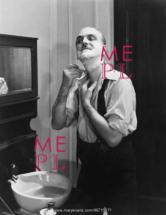  : Portrait of man shaving