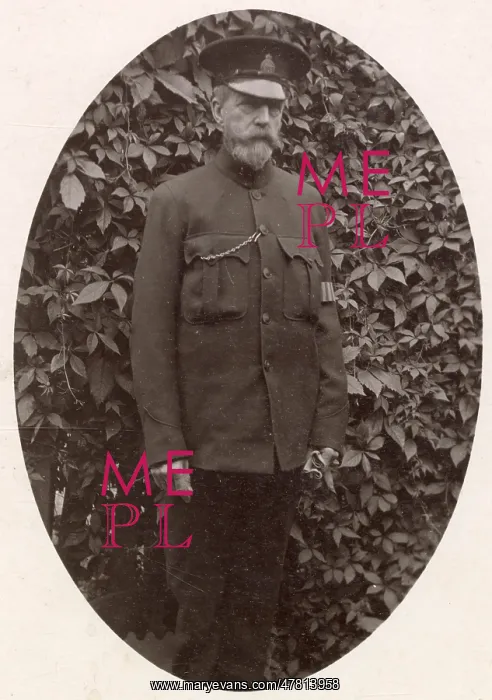 : Portrait of a man in uniform, WW1 : Portrait of a man in uniform, WW1