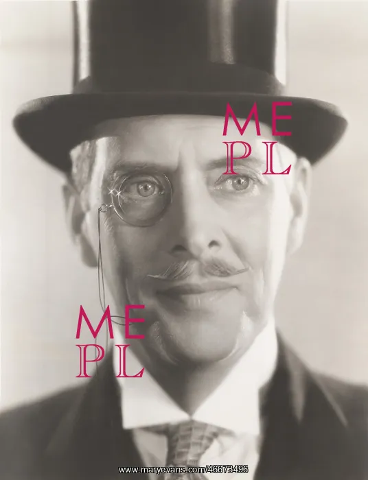 : Portrait of man wearing monocle and top hat : Portrait of man wearing monocle and top hat