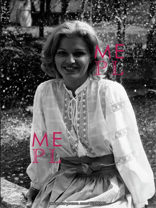 : Portrait of model Jeane Manson sitting outside : Portrait of model Jeane Manson sitting outside