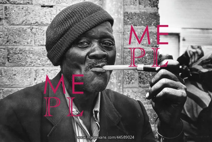 : Portrait of a pensioner smoking a pipe in Soweto : Portrait of a pensioner smoking a pipe in Soweto
