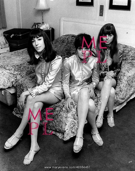 : Portrait of Reparata and the Delrons sitting on a bed : Portrait of Reparata and the Delrons sitting on a bed