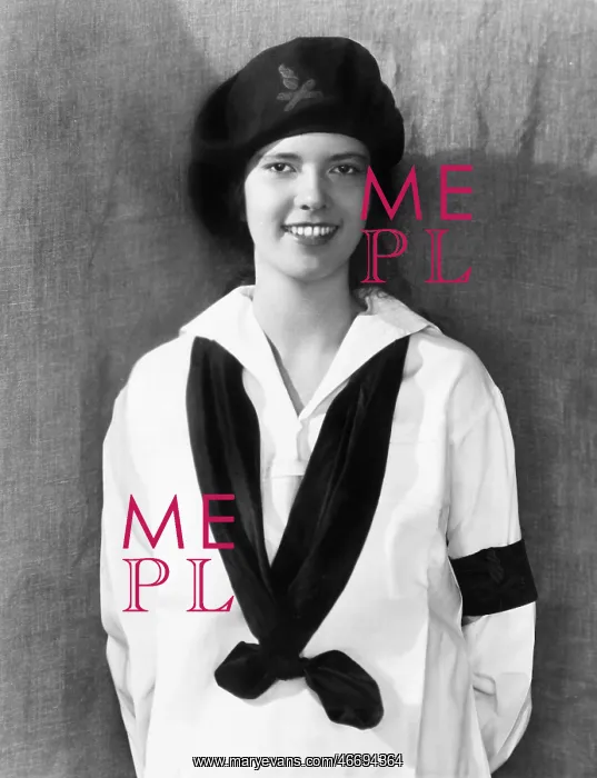  : Portrait of a smiling young woman