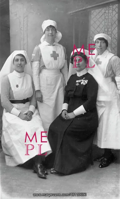 : Portrait of VADs, nurse and matron : Portrait of VADs, nurse and matron