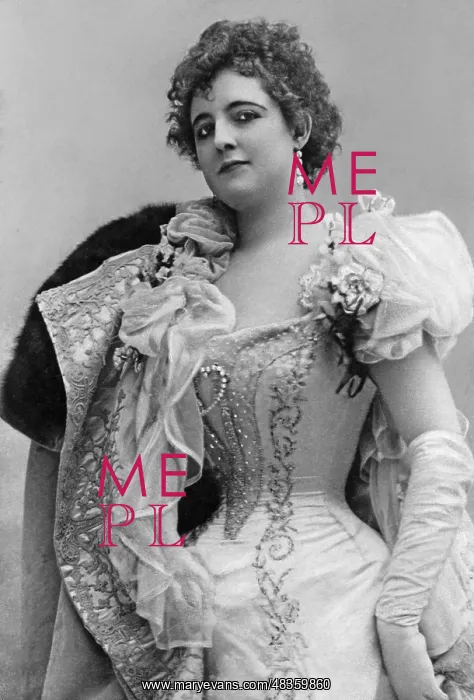 : Portrait of a woman, around 1900 : Portrait of a woman, around 1900
