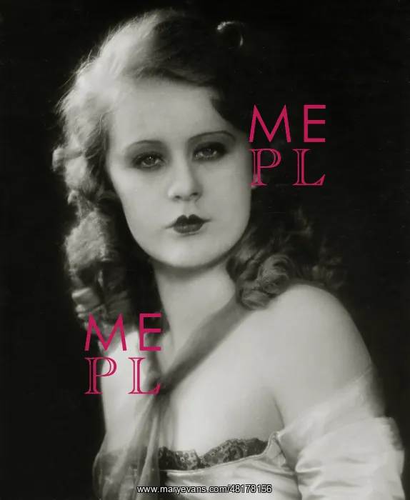 : Portrait of woman in the 20s : Portrait of woman in the 20s