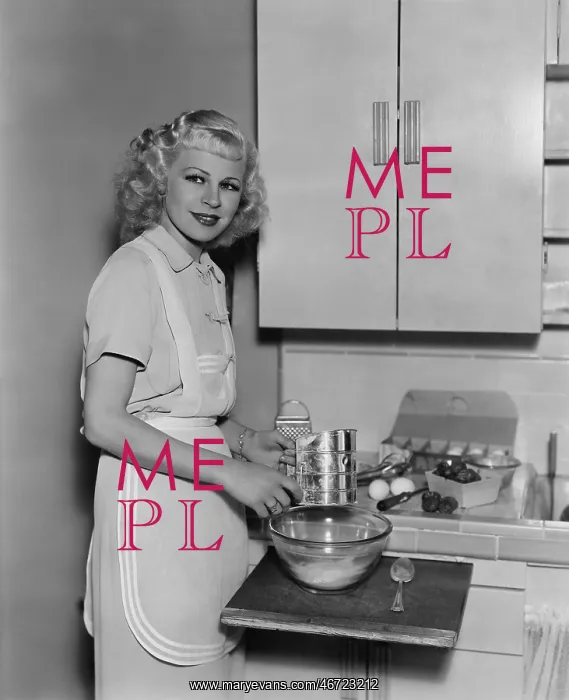 : Portrait of woman cooking in kitchen : Portrait of woman cooking in kitchen