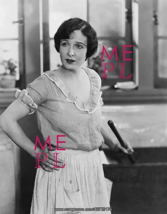 : Portrait of woman doing washing : Portrait of woman doing washing