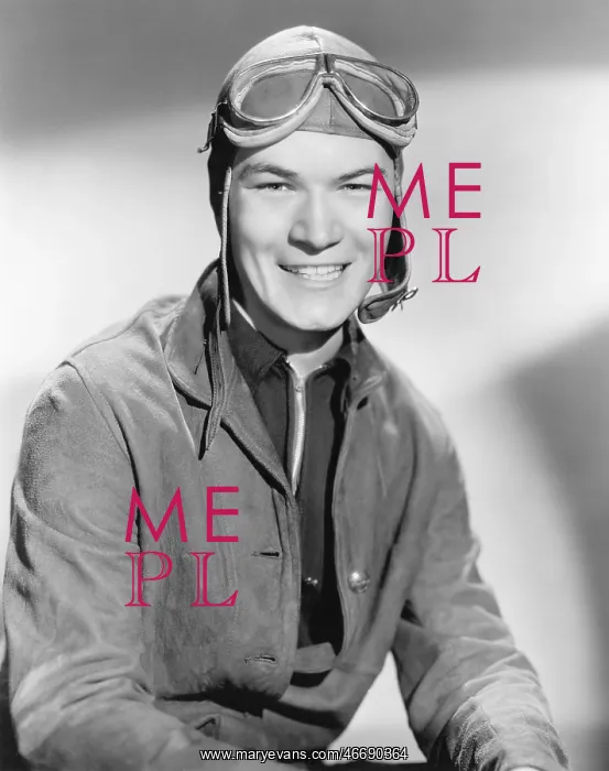  : Portrait of a young man with a cap and goggles