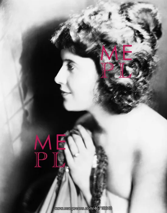 : Portrait of a young woman : Portrait of a young woman