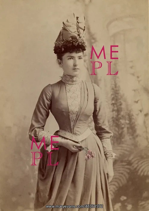  : Portrait of a young woman