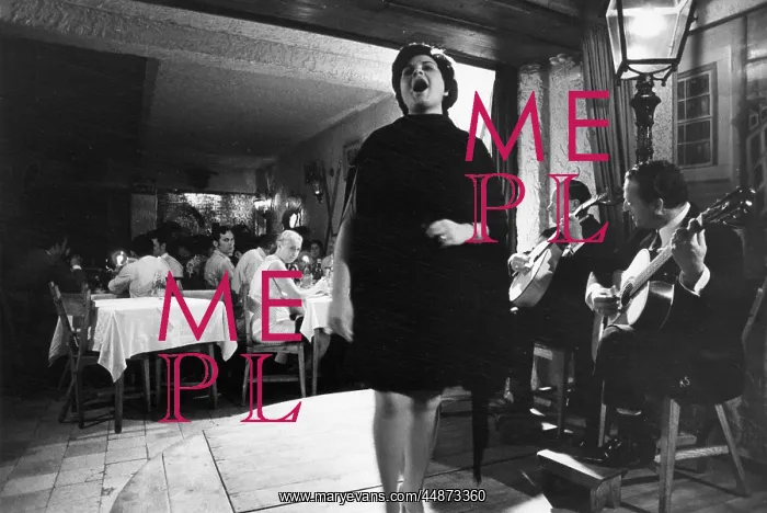 : PORTUGUESE FADO SINGER : PORTUGUESE FADO SINGER