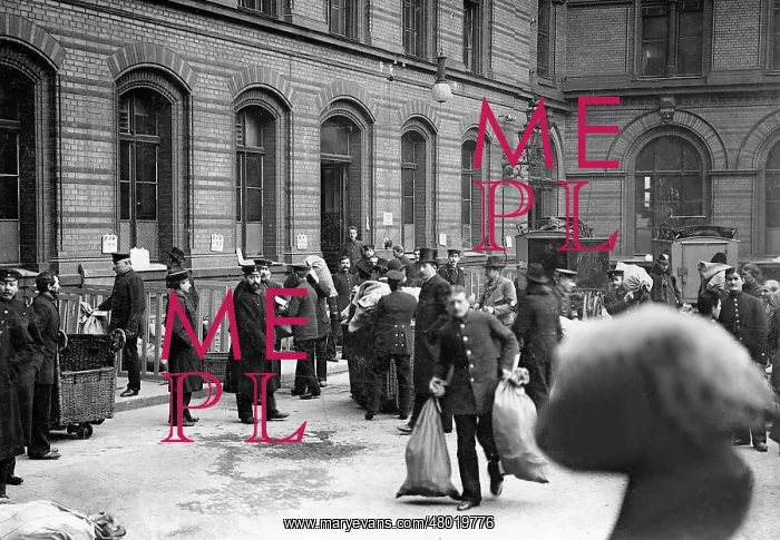 : Post loading at Berlin's Main Post Office, 1908 : Post loading at Berlin's Main Post Office, 1908