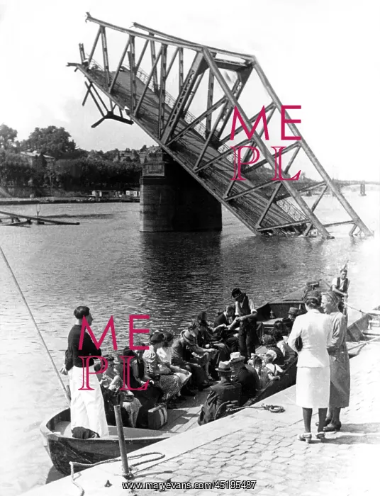 : Post-war era: destroyed Frankfurt on the Main : Post-war era: destroyed Frankfurt on the Main