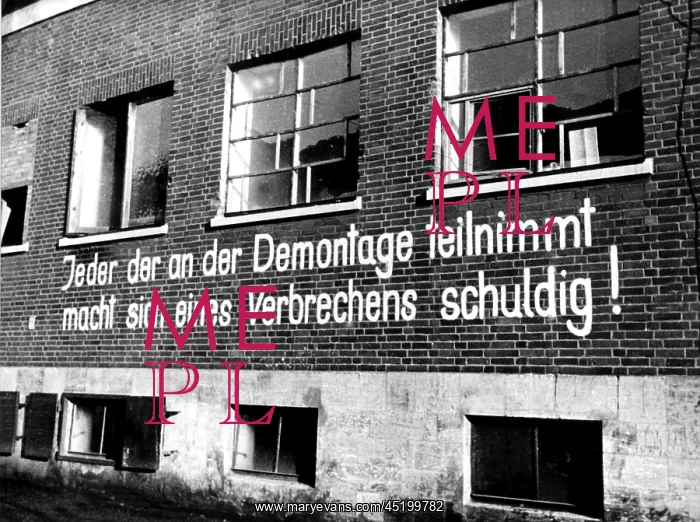 : Post-war era - protest against dismantling : Post-war era - protest against dismantling