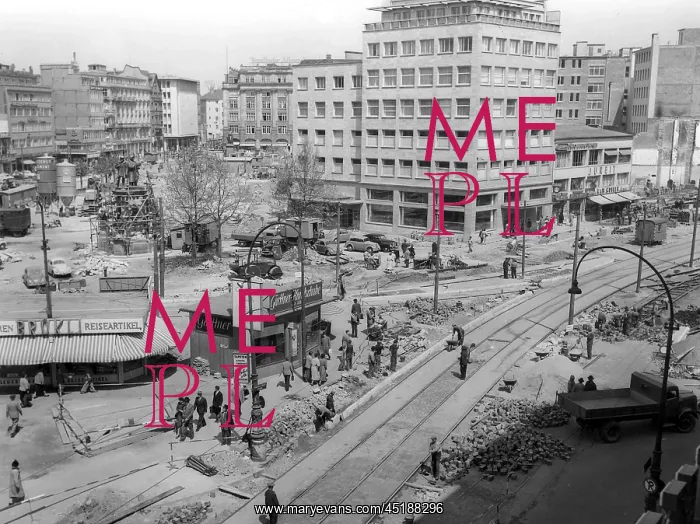 : Post-war era - reconstruction of Frankfurt on the Main : Post-war era - reconstruction of Frankfurt on the Main