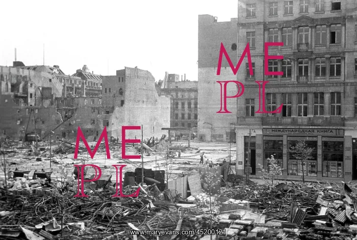 : Post-war era - rubble clearance in Berlin, 1948 : Post-war era - rubble clearance in Berlin, 1948