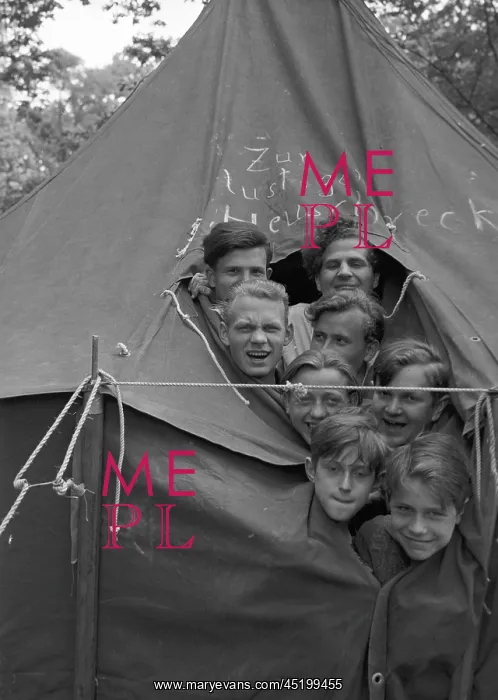 : Post-war era - summer camp : Post-war era - summer camp
