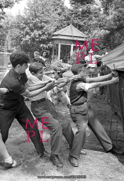 : Post-war era - summer camp : Post-war era - summer camp