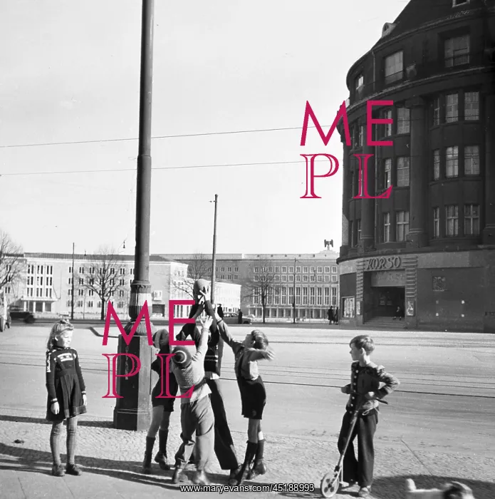 : Post-war period - everyday-life in Berlin : Post-war period - everyday-life in Berlin