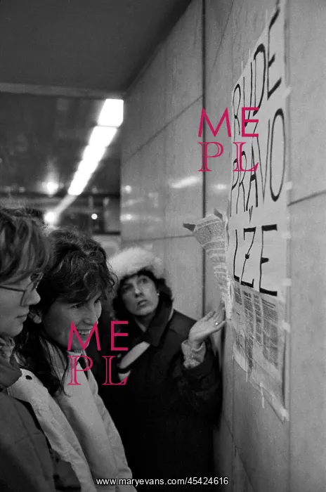 : Poster - desinformation - media : Poster - desinformation - media
