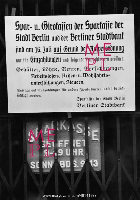 : Posting on a Sparkasse in Berlin during the Great Depression : Posting on a Sparkasse in Berlin during the Great Depression
