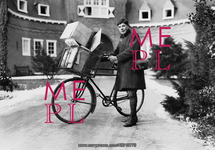  : Postman before Doorn Manor, 1929