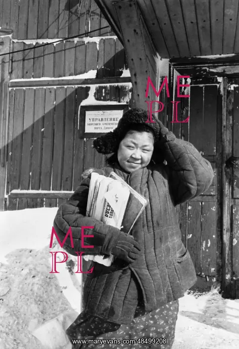 : Postwoman on Dikson Island : Postwoman on Dikson Island