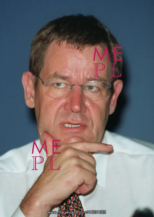  : Poul Nyrup Rasmussen