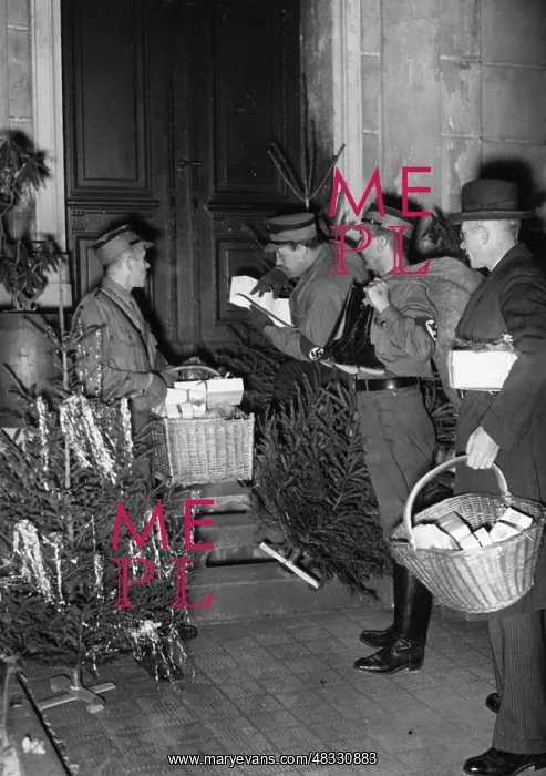 : Pound donations of the Winterhilfswerk - Winter : Pound donations of the Winterhilfswerk - Winter