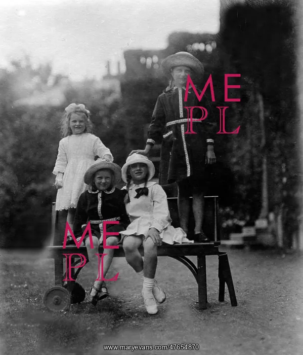 : Powell-Cotton daughters and friend : Powell-Cotton daughters and friend