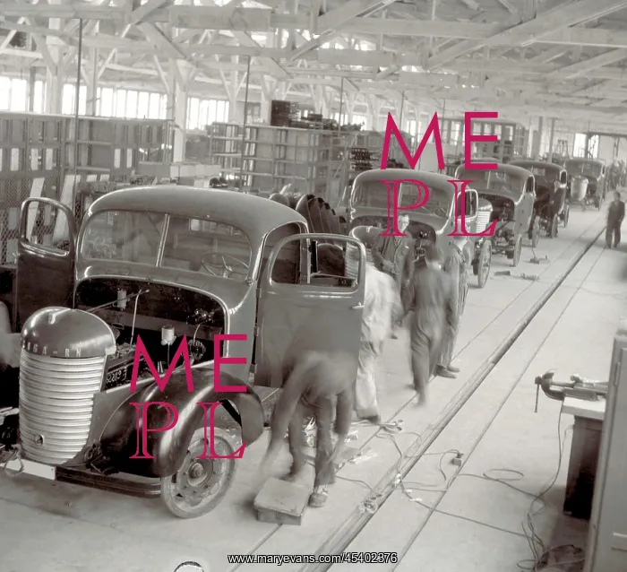 : Praga - Pragovka - assembly line - pick up trucks : Praga - Pragovka - assembly line - pick up trucks