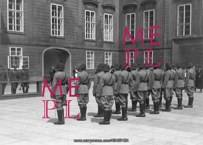  : Prague 1934, Castle Guards