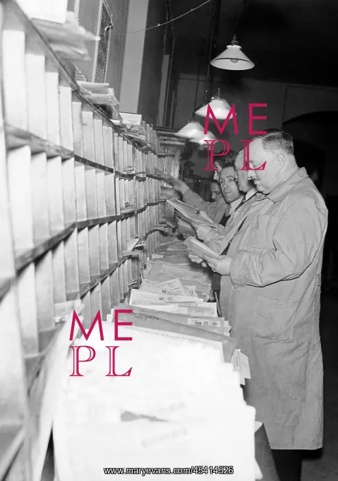  : Prague 1936, post office is overwhelmed by influs