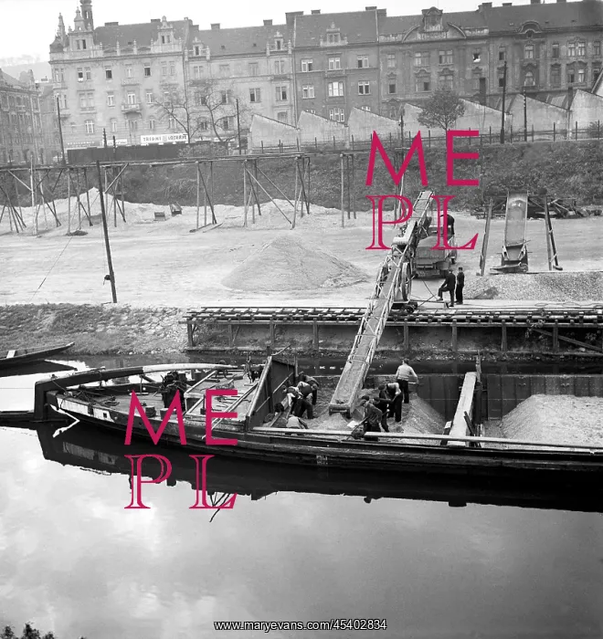  : Prague in 1938, river sand being unloaded from barge